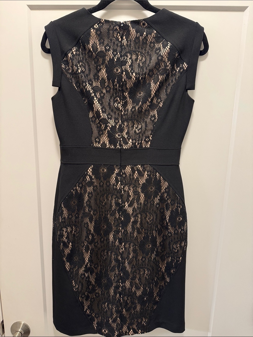 🆕Black label Saks Fifth Avenue Black Lace Midi Dress with Nude Lining. 4. NWOT!🔥 - Picture 3 of 3